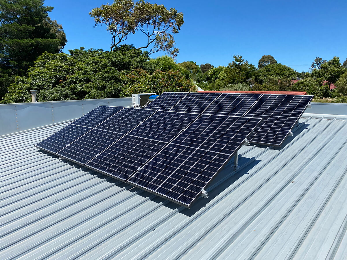 Portable solar battery power station